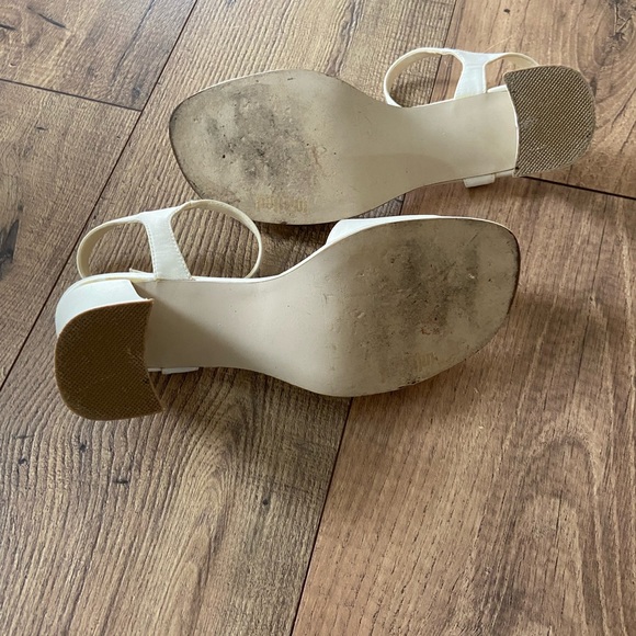 Unlisted Kenneth Cole White Sandals - Picture 7 of 8